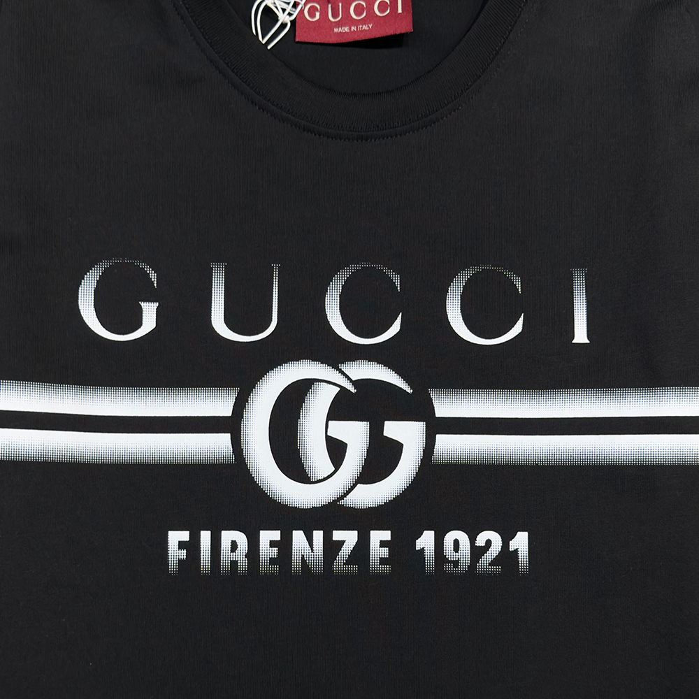 GUCCI Logo-Print T-shirt